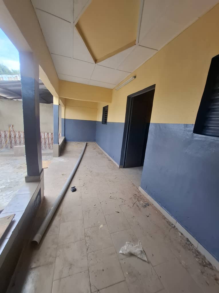 2 chambres salon 1 douche  1 cuisine  2 placards intégrés